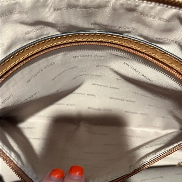Michael Kors Tan Leather Tote Bag with Structured Design NWOT - Picture 6 of 15